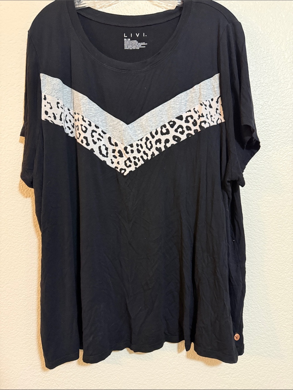 LIVI Black Tee with Gray & Leopard Chevron Size 26/28